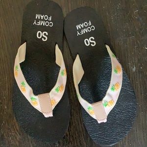 So comfy foam sandals
